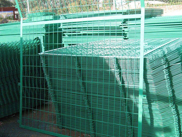 保定某山區(qū)圈地用護(hù)欄網(wǎng)案例圖片2