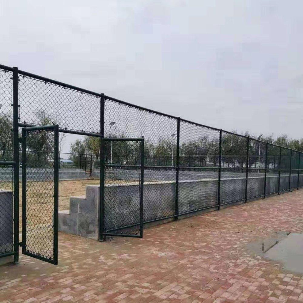 運(yùn)動場圍網(wǎng)需要注意的安裝問題有哪些？