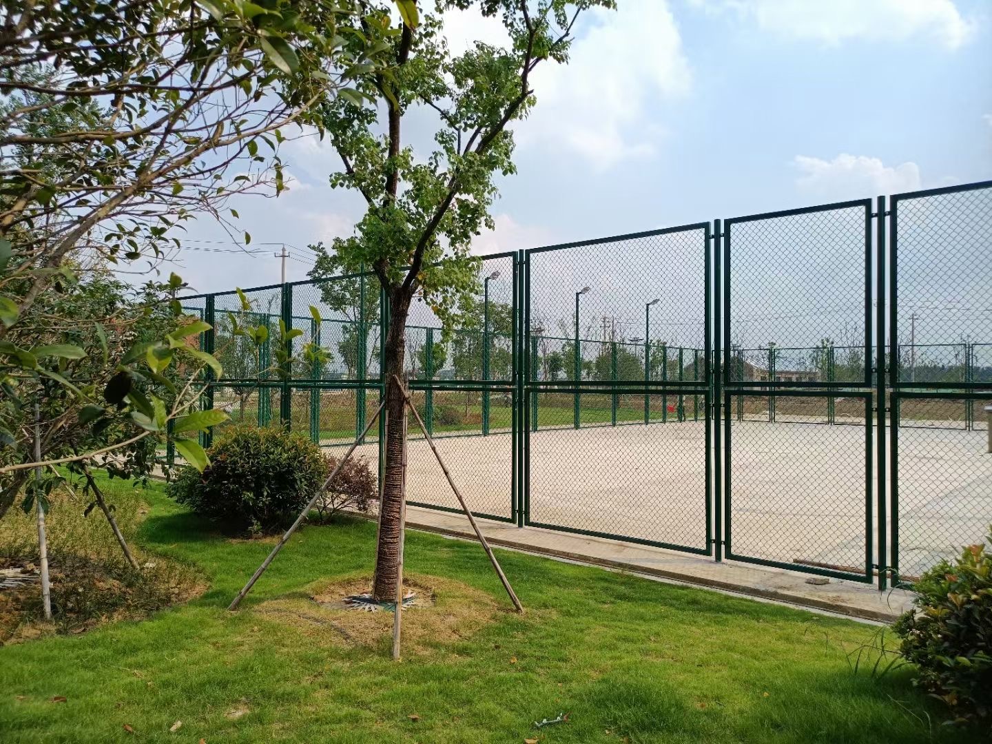 如何提高籃球場護欄網(wǎng)的使用壽命？