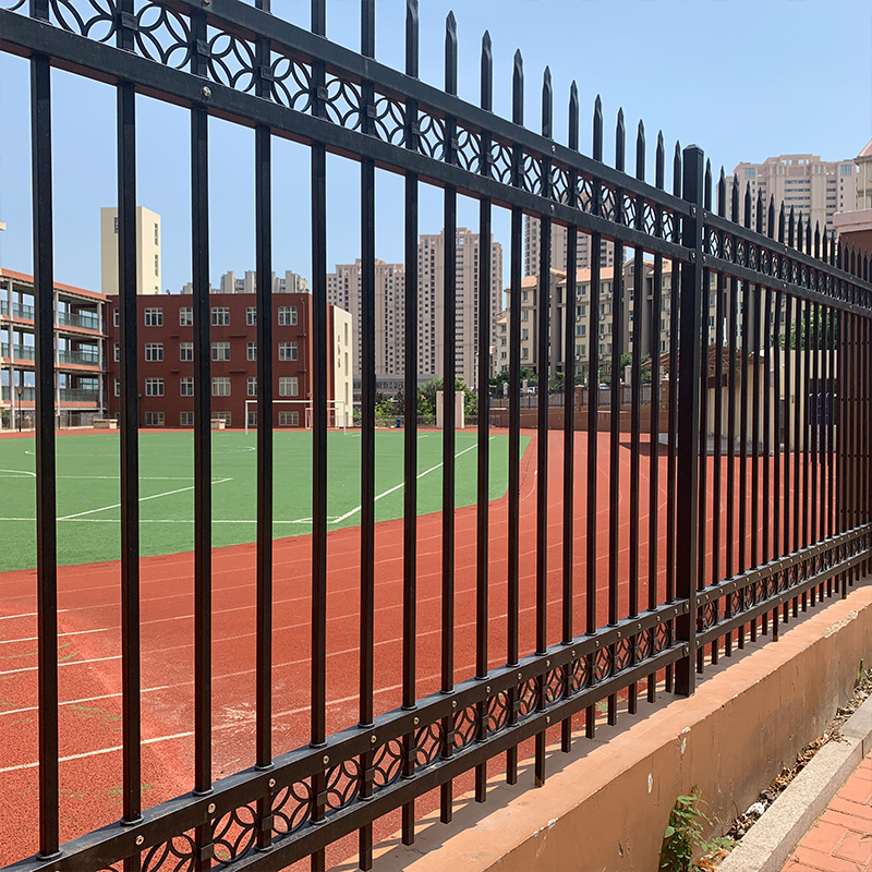 安裝鋅鋼護(hù)欄要注意什么？