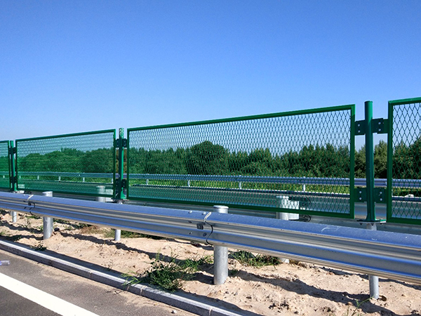 上海某高速公路防眩網(wǎng)項(xiàng)目完工